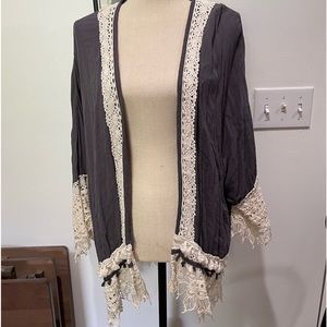 Knox Rose Top sz Medium open front lace